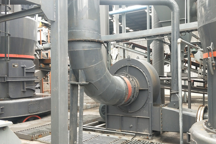 大型石头磨粉机型号有哪些？选购时要注意什么？